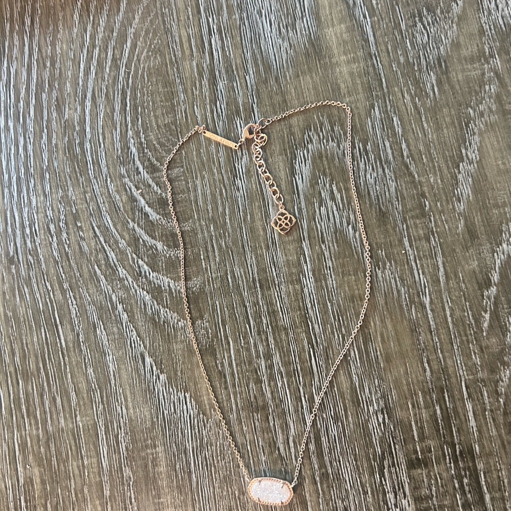 Kendra Scott necklace